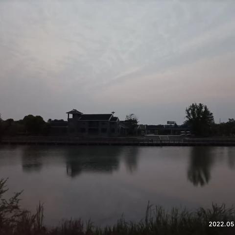 夜色中的蟒蛇河