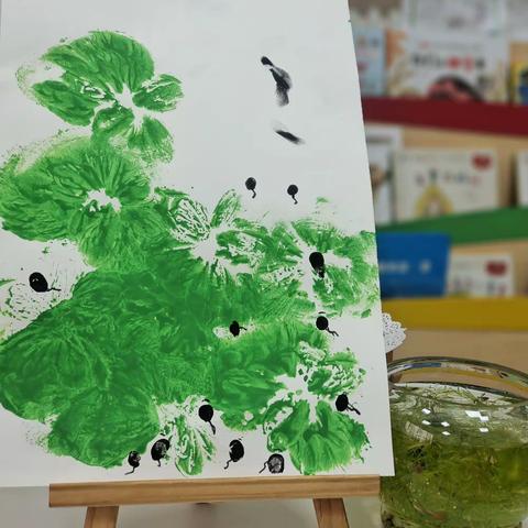 【艺术创作】薛四幼小四班美术活动——荷叶圆圆和小蝌蚪