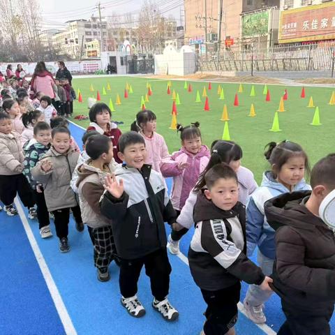 别样运动 童样精彩━━淅川县金河希望小学幼儿园中班段冬季运动会