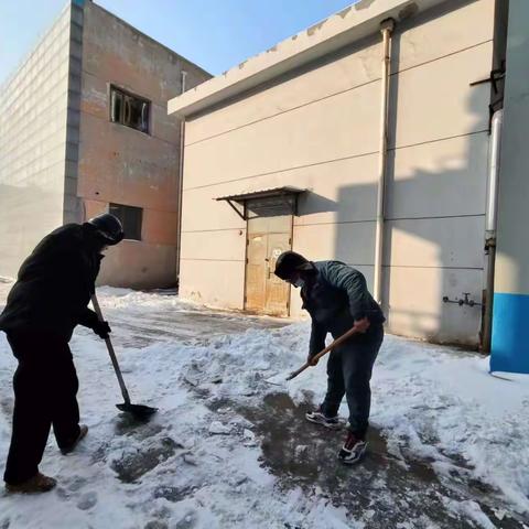 全力应对降雪，他们坚守岗位的身影真美