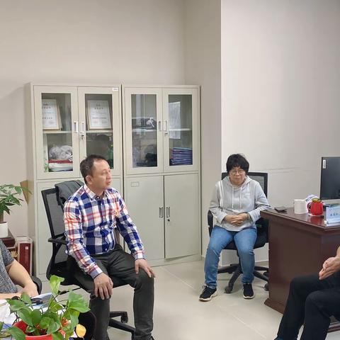 崖州区人大机关开展春节慰问优秀专家人才及困难群众活动