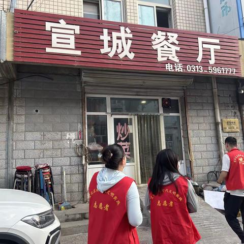 【争一流  当冠军】   敲门送安全，防患于未“燃”——大北街街道宣赤路北社区开展液化气安全排查工作