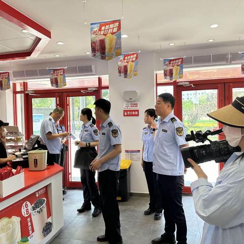 市场监管综合执法大队开展“六一”节前学校周边食品及产品质量安全检查