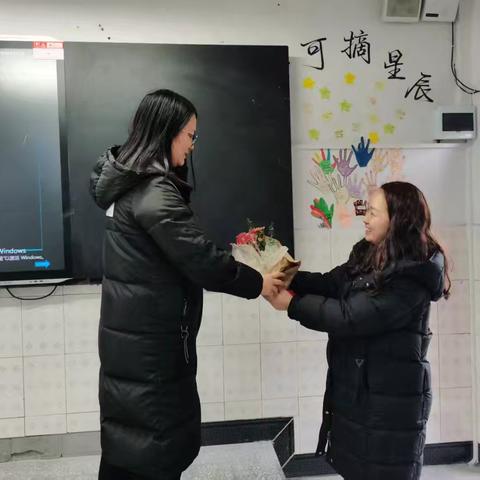 巾帼沐春风 徒步绽芳华——八德小学“庆三八”妇女节纪实