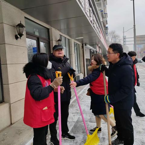 南市场街道鲁园社区“以雪为令齐上阵”