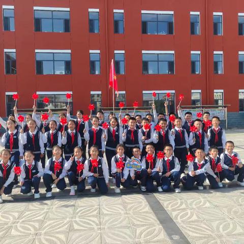 童年不散场，活动促成长——五(5)班活动掠影