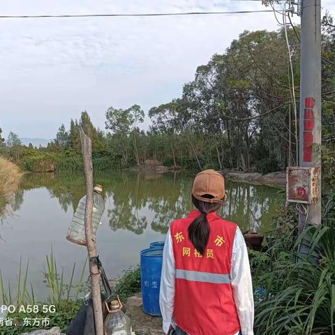 巡河防溺水，网格员在行动