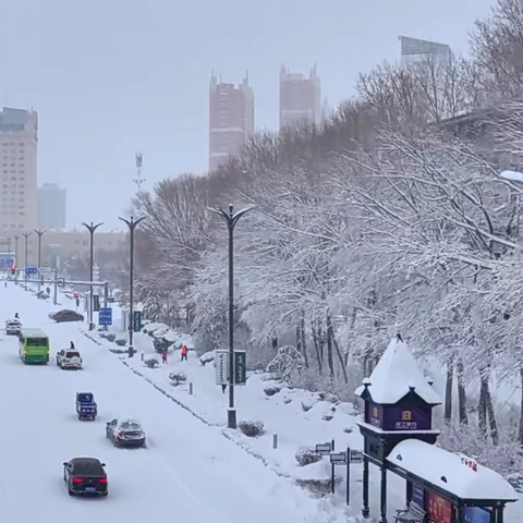 【小小石榴籽，嬉雪乐滋滋】‍第六小学三年二班     冰雪里的快乐