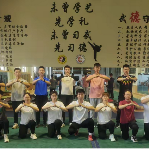 体育教师集中教研 深入学习武术精髓  ——青山区武术名师工作坊教研活动