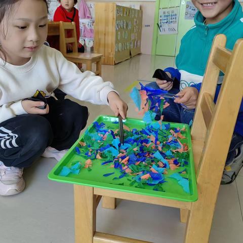 县直二幼中二班日常活动系列——探索神奇的静电