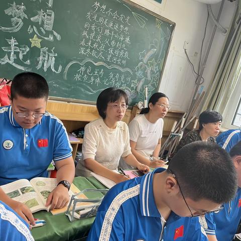 专家引领 “研”路花开——生物组教研活动