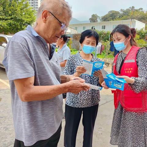 吉阳区榆亚大社区“一顿饭的陪伴”志愿服务队开展关爱独居老人，预防养老诈骗宣传活动