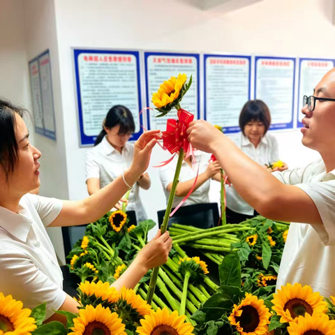 当端午粽香邂逅中考笔锋——长安区总工会为职工考生家长送上“一举夺魁”花束