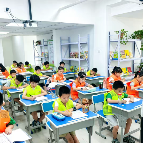 区政协委员走进“公益托管班” ——履职触角延伸到职工心头，小课桌托起大民生