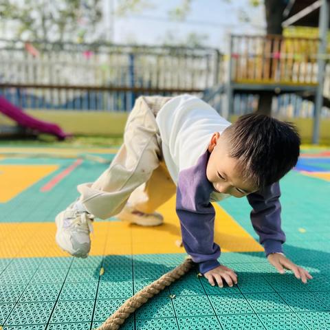 乐享运动  健康成长—莒县陵阳街道中心幼儿园小班综合赛道展示