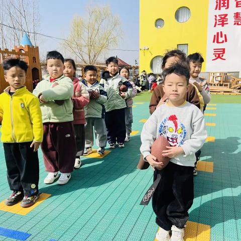 “橄”于运动“榄”收快乐——莒县陵阳街道中心幼儿园开展腰旗橄榄球游戏展示活动