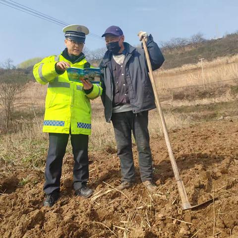 渭滨交警深入辖区农村地区开展文明交通遍乡村活动