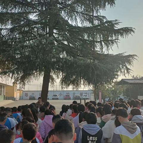 期中表彰树榜样 砥砺前行再起航 ——中山小学期中总结表彰大会