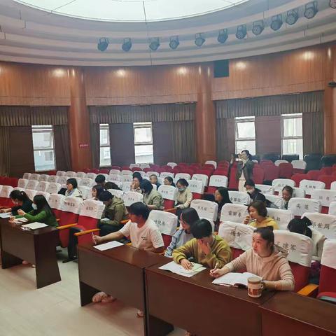 “赤诚为念，润物无声”——红塔区名班主任第二工作室举行班主任工作经验交流活动