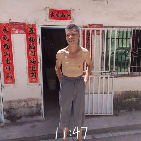 每月入户探访特困供养对象，了解其身体状况及诉求。