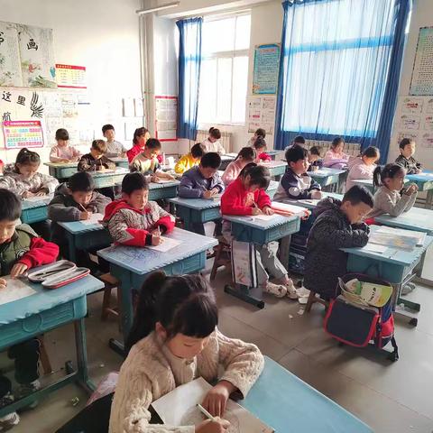 认真书写的同学们