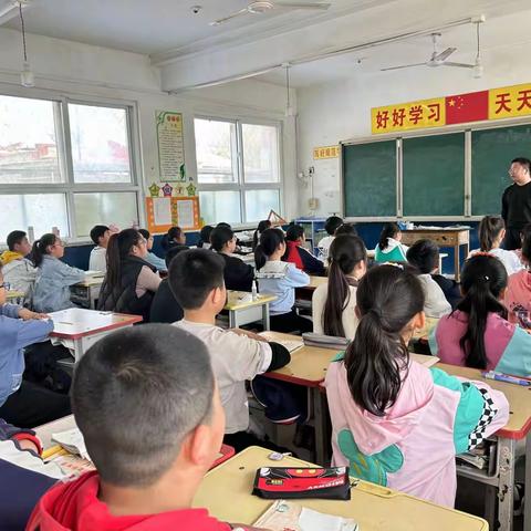 万里小学“净化校外语言环境，杜绝污言秽语”行动