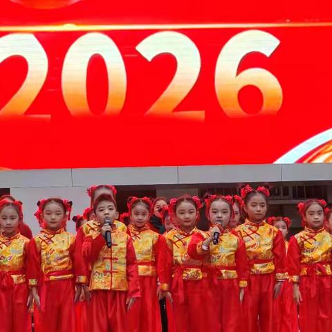 “欢欢喜喜迎元旦，﻿热热闹闹贺马年” ﻿二年级5班国旗课程