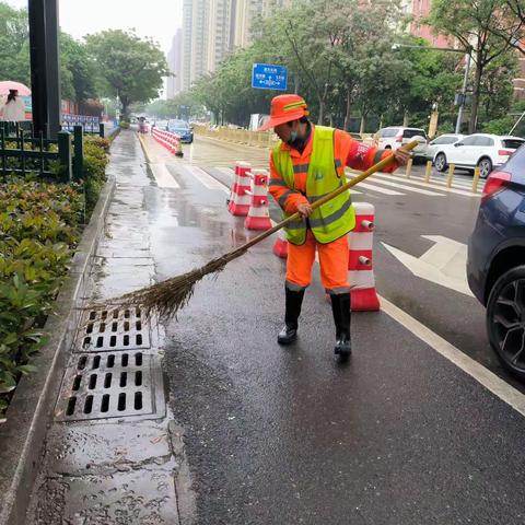 【航天基地城市管理和综合执法局】雨天环卫保洁不松懈