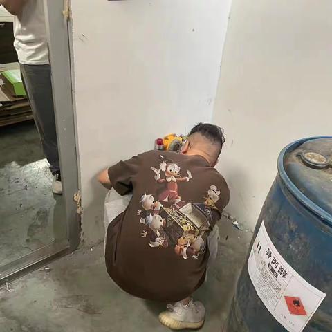 北苑街道应急管理中心开展防汛防台期间危化品企业安全专项检查