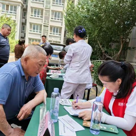 岱岳党旗红|粥店街道凤凰社区：医养结合 爱心义诊