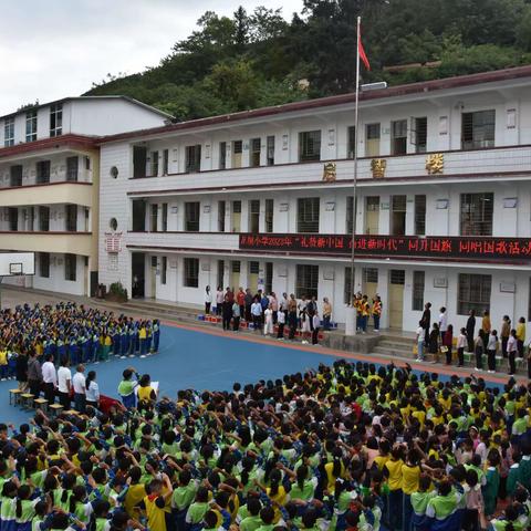 礼赞新中国，奋进新时代——龙坝镇小学庆国庆主题活动