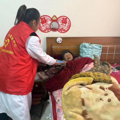 做好重点人群健康服务，履行“健康守门人”职责