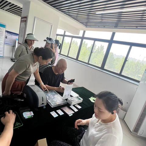 小宸陪伴——小小公交卡 连着居民心