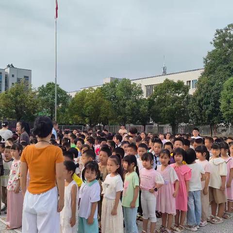 “规范行为习惯，争做博雅少年”——明德小学一年级新生入学常规训练周活动