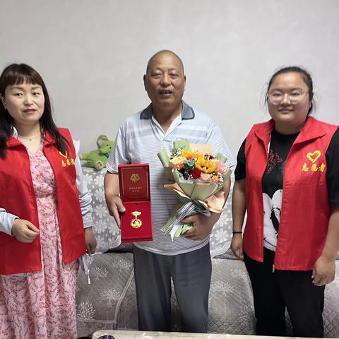 关怀在党50周年退役军人老党员