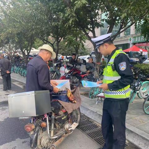 渭滨交警走进劳务市场开展交通安全宣传活动