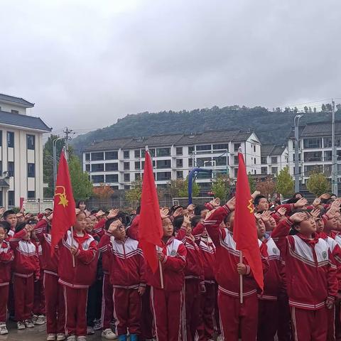 同心筑梦     迎接挑战 文泰华光彩小学举行“中国少年先锋队建队日”活动