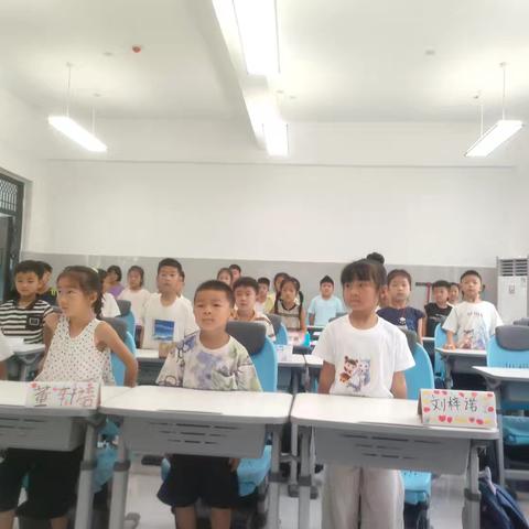 铭记历史，致敬英雄——我校组织学生观看抗战胜利80周年阅兵仪式