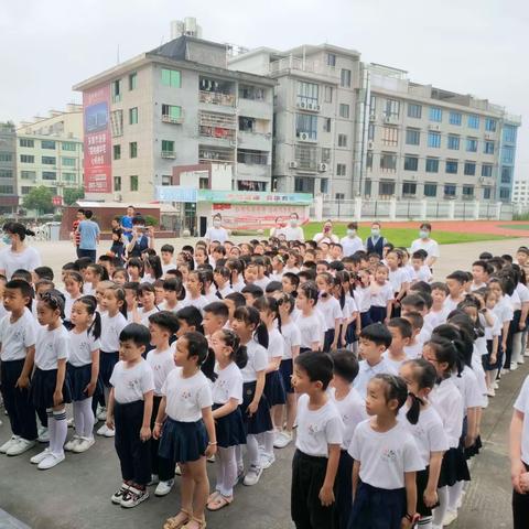 “走进小学，体验成长！”——曙光幼儿园参观小学活动