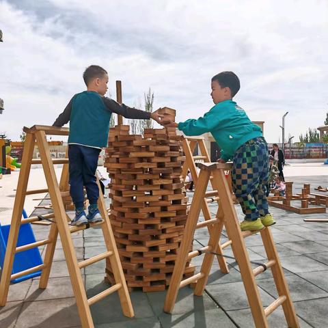 【教研活动】红星实验幼儿园“看见儿童·共构成长”配班教师自主游戏沉浸式教研活动