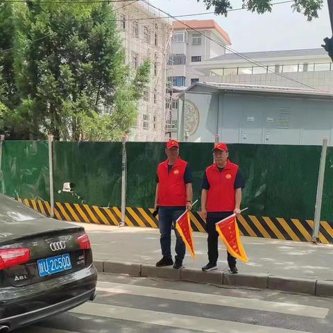 黄陵公路段积极参与“车让人.人守规”志愿者服务活动