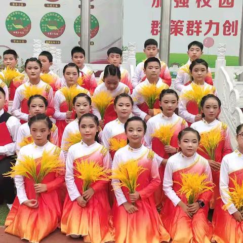 节约粮食    拒绝浪费——武都区莲湖小学六(5)中队举行“节约粮食  拒绝浪费”主题升旗仪式