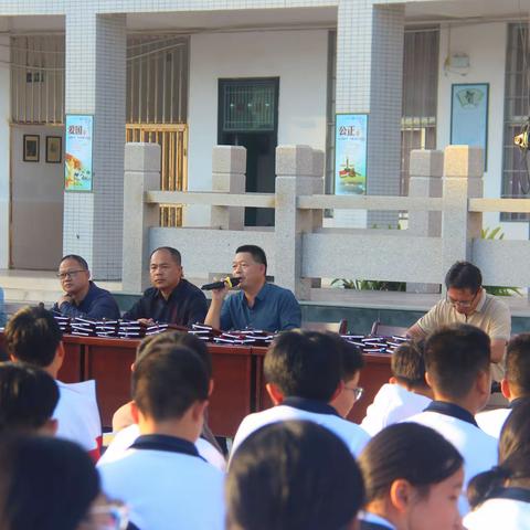 凝心聚力   逐梦前行——龙海区民族中学2023年秋季学期期中核心素养评价表彰大会