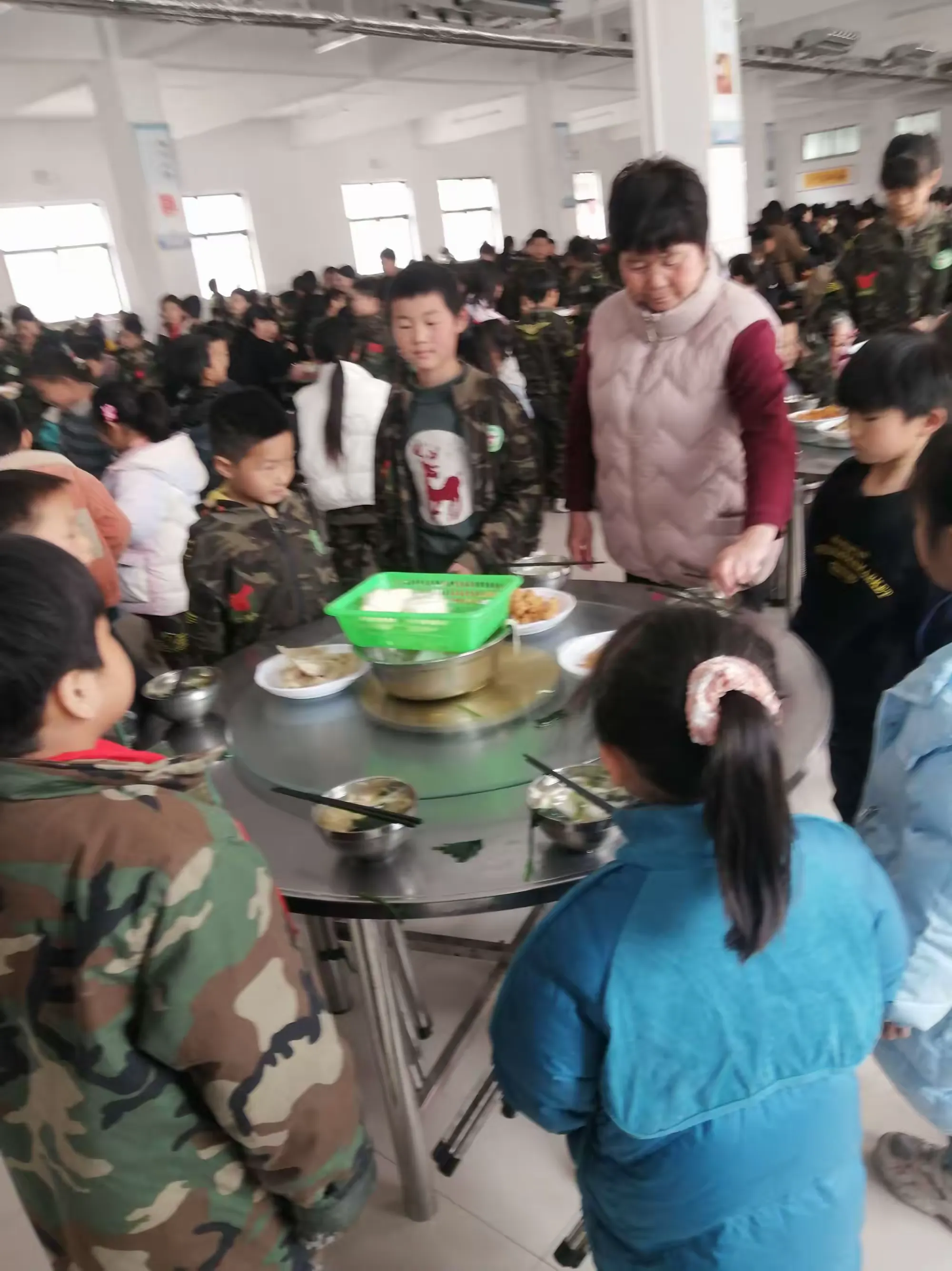 简篇-快乐午餐 乐享成长——英杰实验学校