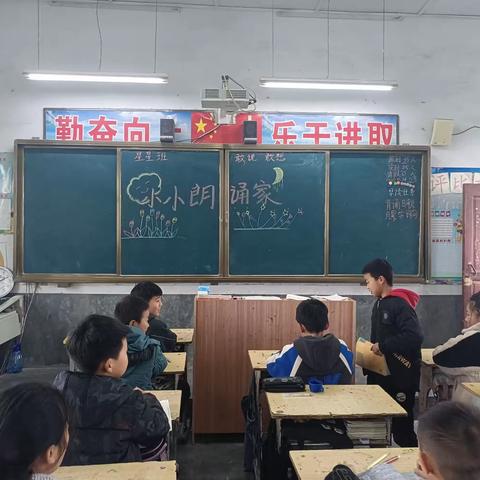 班级诗歌朗诵会，莘莘学子放光彩