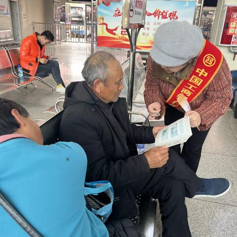 工行资阳分行积极开展“现金服务 情暖巴蜀”反假知识宣传