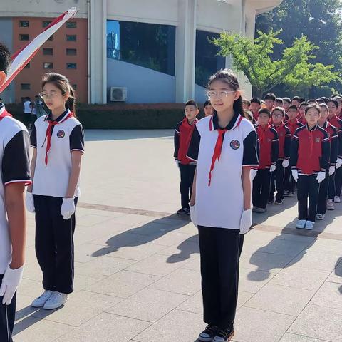 全环境立德树人||迎国旗飘扬，筑健康心理——寿光市建桥学校升旗仪式