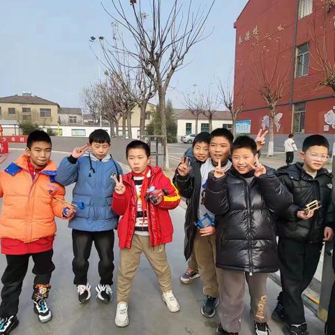 拥抱科学，放飞梦想——驿城小学第二届校园文化科技艺术节之科技制作比赛