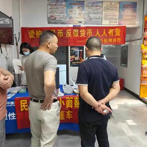 民生银行现金服务“大篷车”三进三桥菜场，践行金融服务“零距离”