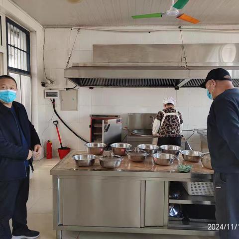 领导陪餐 以责相伴-----汀流河镇教育组领导陪餐活动